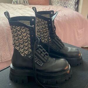 Versace lace-up boots Size 40